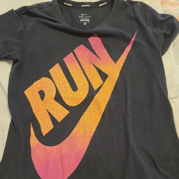Nike Women's "Run" t-shirt- Small - Picture 1 of 2